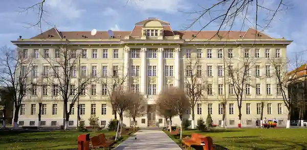 Romanya'da tıp fakültesi üniversite binası